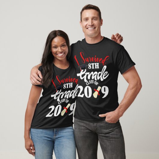 2019生き延び年の卒業式ギフトの第8学年クラス Tシャツ (ユニセックス)