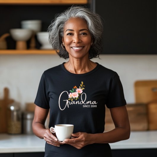 2019誇りを持った年のおばあちゃんTシャツ Tシャツ