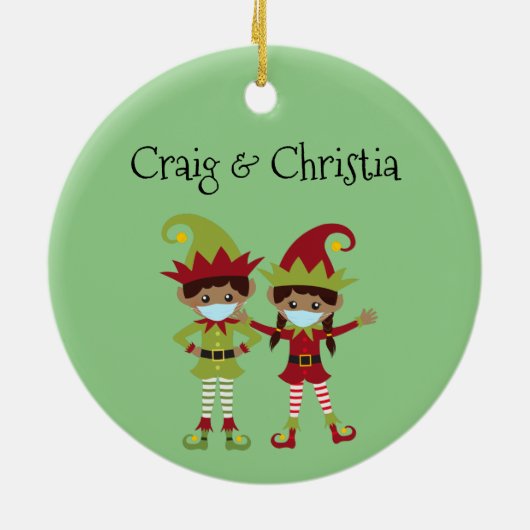 2020はコビデの顔マスク民族小妖精や小人名を削除された セラミックオーナメント (裏面)