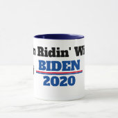 2020年のバイデン氏と違う マグカップ (中央)