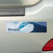2020年のBlunami！ バンパーステッカー (車上)