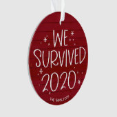 2020年を乗り切ったよ コロナ禍のクリスマス 赤い木材 オーナメント (正面)