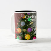 2020年クリスマスの卵子分子オーナメントの木 ツートーンマグカップ (正面左)