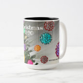 2020年クリスマスの卵子分子オーナメントの木 ツートーンマグカップ (正面右)