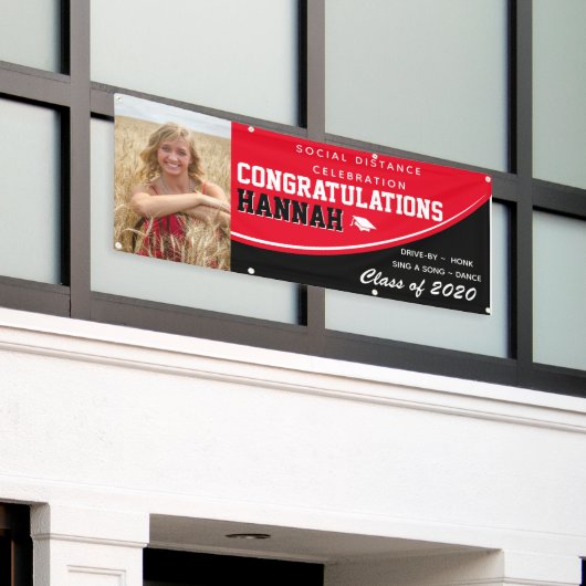 2020年卒業記念の装飾:COVID 19 横断幕 (ビルの外側)