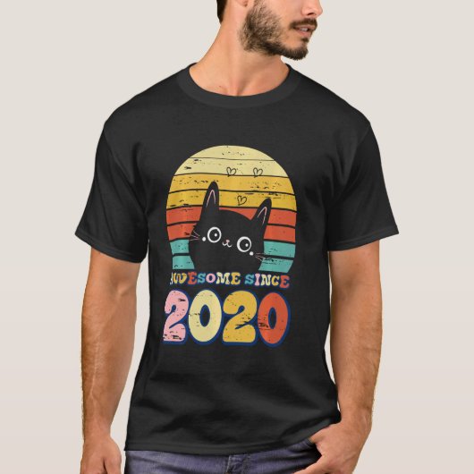 2020年生まれの凄いTシャツ 猫 女子 男子 3歳の誕生日 Tシャツ (正面)