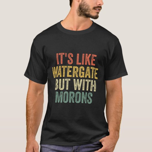 2020年 水門事件みたいだが馬鹿共がトランプに反対、 Tシャツ (正面)