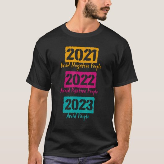 2021マイナスの人を避ける2022人前向き20 Tシャツ (正面)