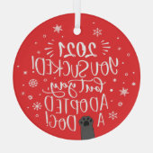 2021年は最悪だったけど、犬を飼ったから良い思い出、赤い記念品 ガラスオーナメント (裏面)