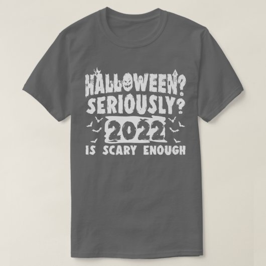 2022は怖い十分な怠惰なハロウィーンの衣装おもしろい Tシャツ (デザイン正面)