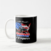 2022年のトランプ列車に乗ってアメリカ国旗 コーヒーマグカップ (左)