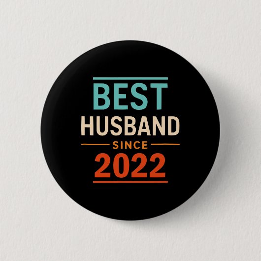 2022年最高の2周年を迎え結婚て夫 缶バッジ (正面)