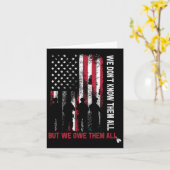 2022年追悼の日 私たちは彼ら全員を知らないが、しかし私たちは カード (黄色い花)