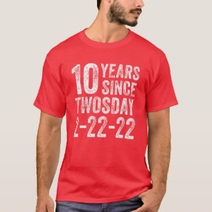 2022年2月10日誕生日22日10生まれ歳2月 Tシャツ