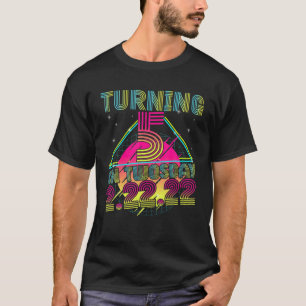 2022年2月2日(火)22 22日(火)に5をオン Tシャツ