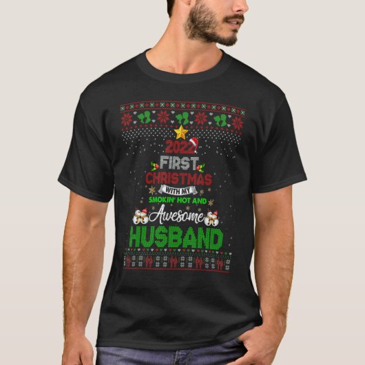 2022年 私のとびきりセクシーな夫との初めてのクリスマス Tシャツ (正面)