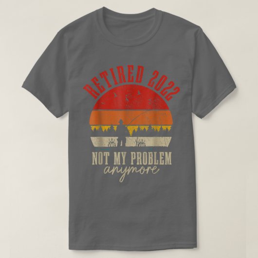 2022退職した年はもう私の問題ではない再おもしろい生 Tシャツ (デザイン正面)