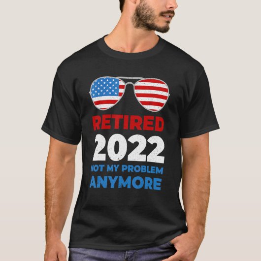 2022退職した私の問題はもはやアメリカ国旗Sungl Tシャツ (正面)