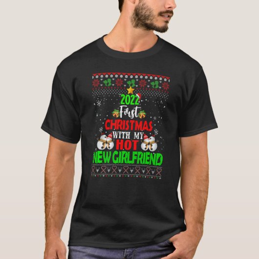 2022 First Christmas With My Hot New Girlfriend Ug Tシャツ (正面)