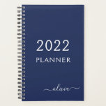 2022 Navy Blue Whiteスクリプトガーリーモノグラム名 プランナー手帳<br><div class="desc">2022白とネイビーブルーモノグラム独自のスクリプト名を追加2022カレンダーの結婚イベントプランナー。これは、最高の甘い16歳の誕生日、結婚ブライダルシャワー、記念日、赤ちゃんシャワーまたはバチェロレッテギフトを作る誰かがグラームの豪華さとシックなスタイルを愛する。</div>