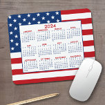 2023カレンダーとアメリカ国旗 – 赤白青 マウスパッド<br><div class="desc">赤、白、青のアメリカ国旗が背景にある2023年のカレンダー。新年のおもしろい項目。</div>