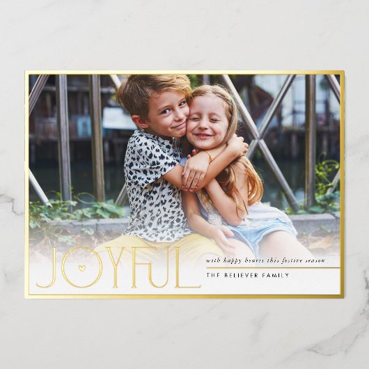 2023家族の写真の子供たちモダンうれしそうなハート赤 箔シーズンカード (正面)