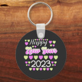 2023年ハッピーニューイヤーカラフル文字とハート キーホルダー (正面)