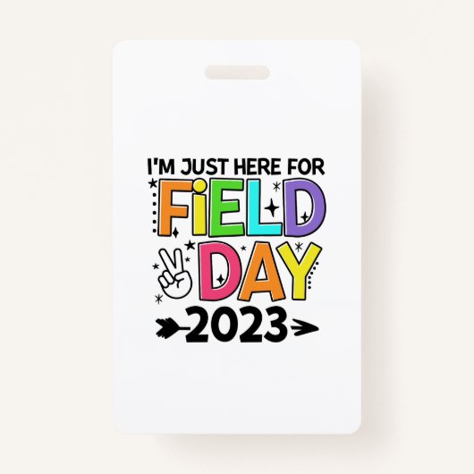 2023年フィールドデーのためにちょうどここに平和サイン先生St バッジ (正面)