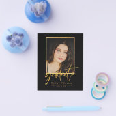 2023年度 エレガントゴールドスクリプトの卒業招待状 チラシ (シングル)