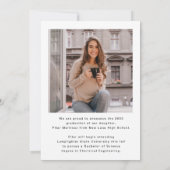 2023年2枚の写真を使用したタイポグラフィ卒業発表 招待状 (裏面)