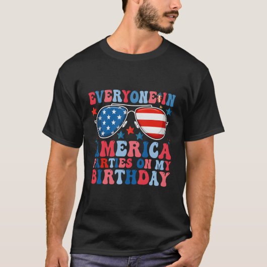 2023年7月4日にアメリカの皆がパイを食べる Tシャツ (正面)