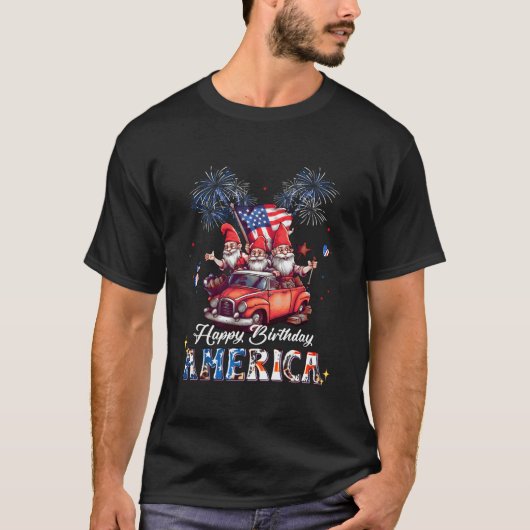 2023年7月4日 アメリカの愛国心あふれるノーム達 幸せなアメリカ Tシャツ (正面)