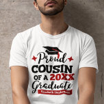 2023誇りを持った年の大学院のマッチングのいとこ Tシャツ<br><div class="desc">2023年の卒業生の従兄弟のタイポグラフィと赤いフォントで祝は、赤いタッセル付きのグラッドキャップと黒と赤のを搭載した飾「2023年の従兄弟の」テンプレートフィールドを編集して、このTシャツを簡単にパーソナライズする。このTシャツは、家族のコーディネートが多い「卒業家族マッチングTシャツ」の一部だ。</div>