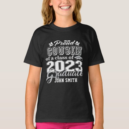 2023誇りを持った年卒のいとこモダン Tシャツ (正面)