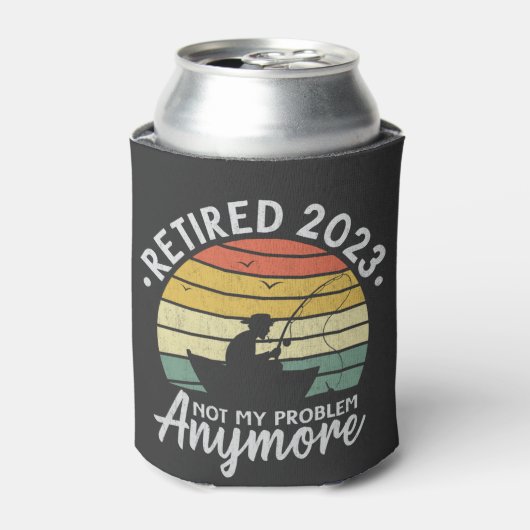 2023退職した私の問題はもはや魚釣りギフト 缶クーラー (缶正面)