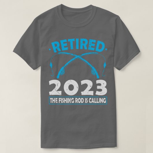 2023退職した魚釣りロッドが呼び出し魚釣り Tシャツ (デザイン正面)