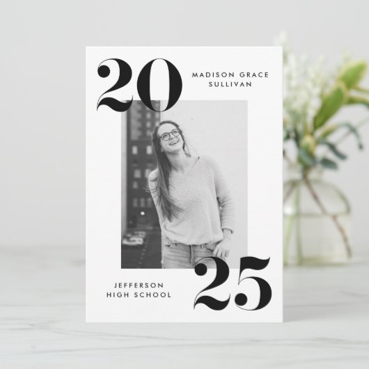 2023黒はっきりしたレタリング写真卒業パーティー 招待状 (スタンド正面)