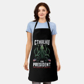 2024おもしろい年の大統領のためのCthulhu選挙 エプロン (着用した状態)
