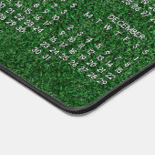 2024カレンダー緑の芝生の背景の写真 デスクマット (コーナー)
