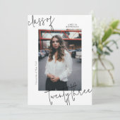 2024シンプル年モダン卒業のミニマルなクラス 招待状 (スタンド正面)