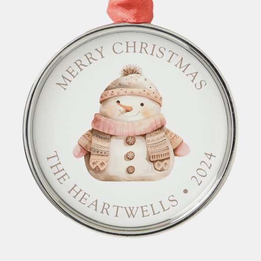 2024ピンクパーソナライズされた雪だるまメリークリスマス メタルオーナメント (正面)