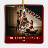 2024家族スタイリッシュ写真ミニマルな濃い赤 セラミックオーナメント (正面)