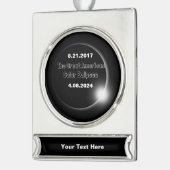 2024年と2017年の二重日付の皆既日食 シルバープレートバナーオーナメント (左)