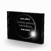 2024年と2017年の二重日付の皆既日食 フォトブロック (右)