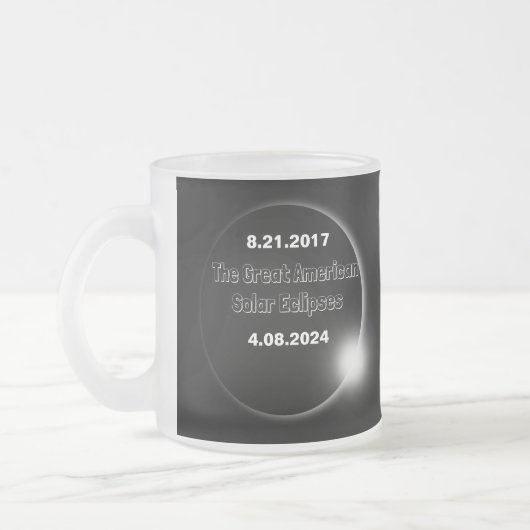 2024年と2017年の二重日付の皆既日食 フロストグラスマグカップ (左)