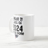2024年のクラスで卒業した コーヒーマグカップ (正面左)