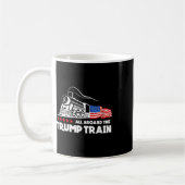 2024年のトランプ列車乗船アメリカ国旗 コーヒーマグカップ (左)