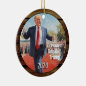 2024年のドナルド・トランプ・ドおもしろいンスクリスマス セラミックオーナメント (右)
