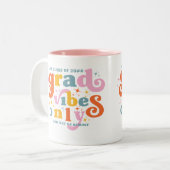 2024年の卒業パーティーのみ ツートーンマグカップ (正面左)