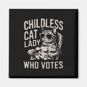 2024年の子どものいない猫レディ選挙投票カマラ マグネット (正面)